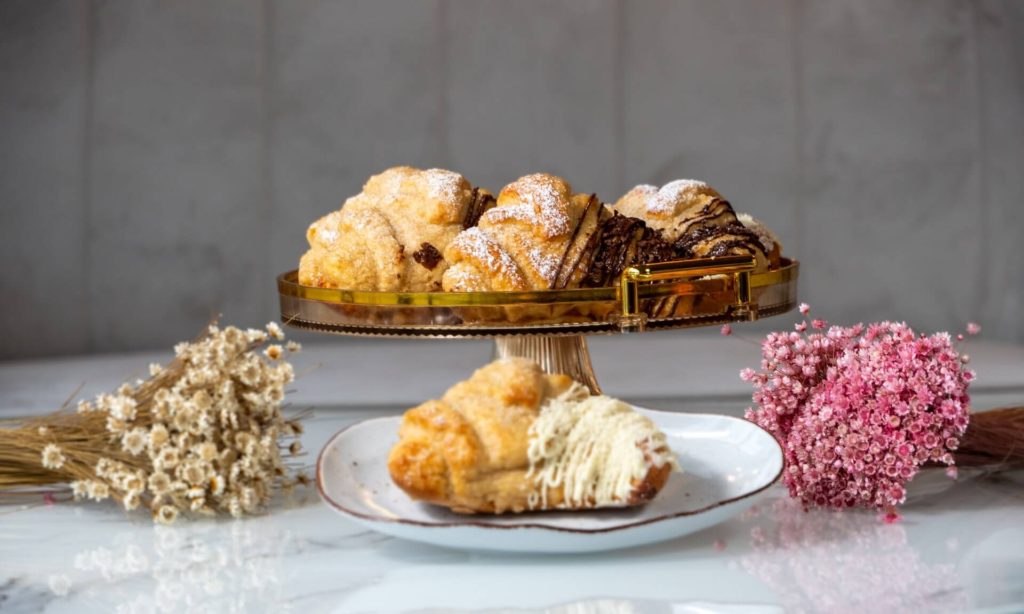 Croissant mit weißer Schokolade