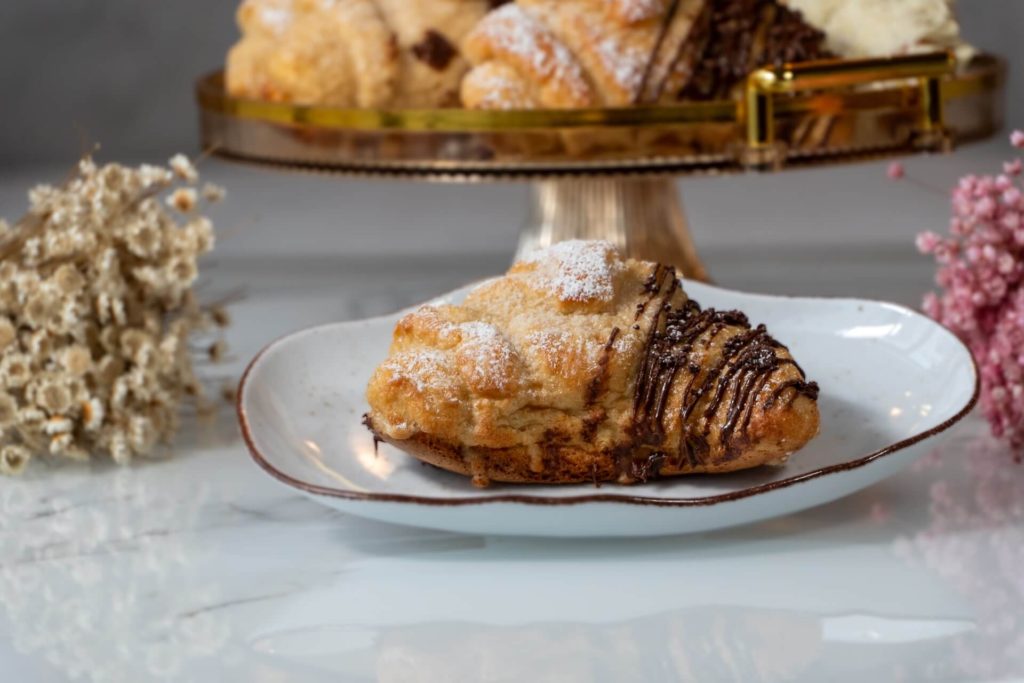 Croissant mit Milchschokolade